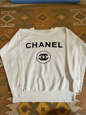Chanel Sweatshirt